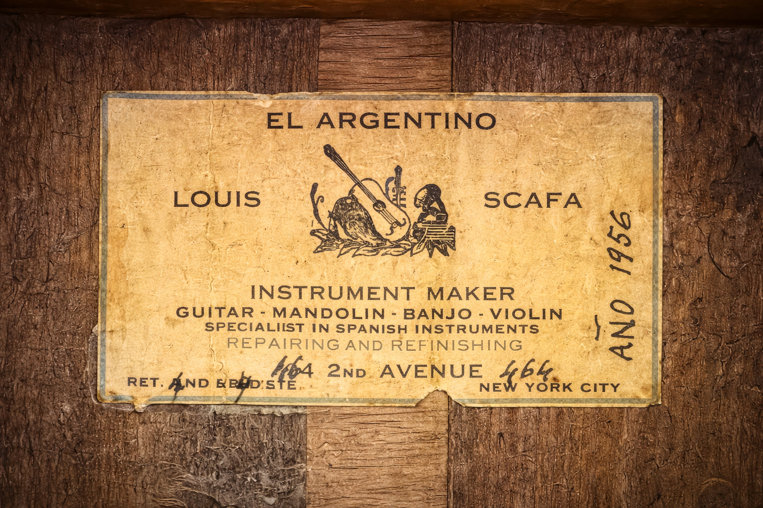 Close-up of the label inside the El Argentino guitar