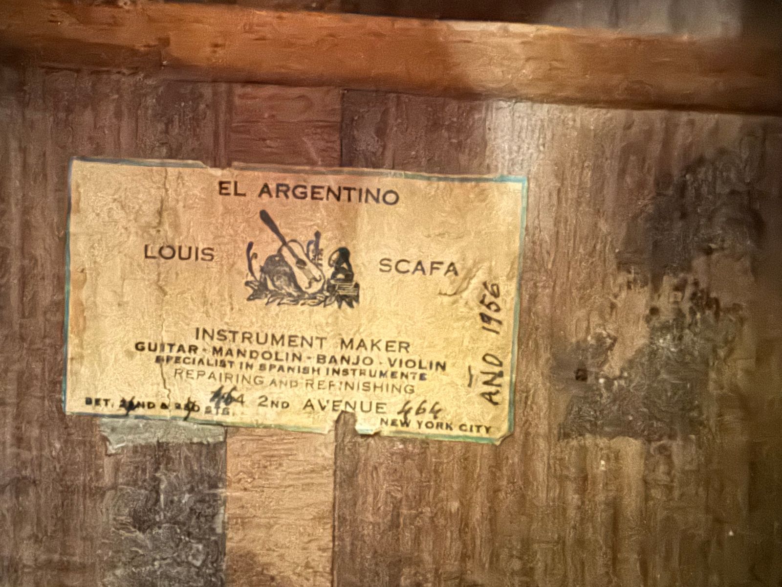 Close-up of the label inside the El Argentino guitar
